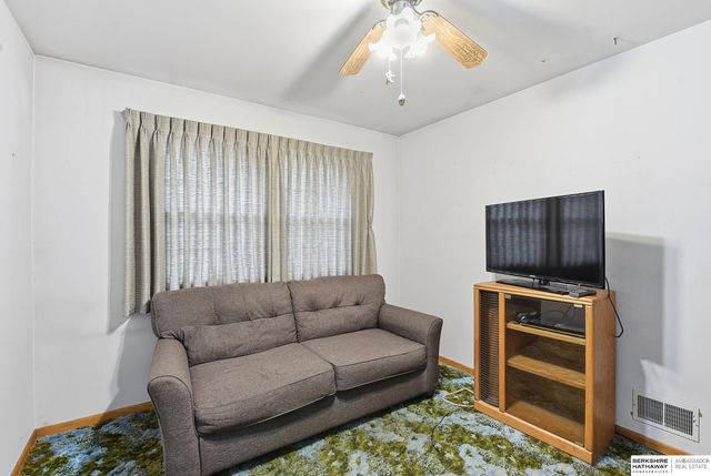 5328 N 48th Avenue, Omaha, NE 68104