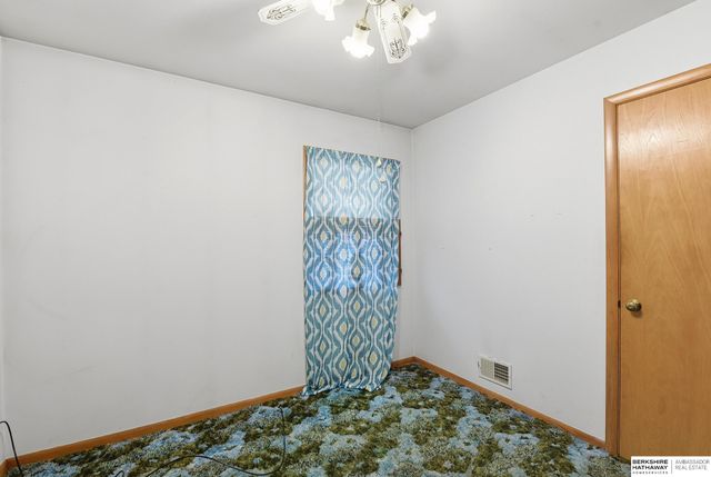 5328 N 48th Avenue, Omaha, NE 68104