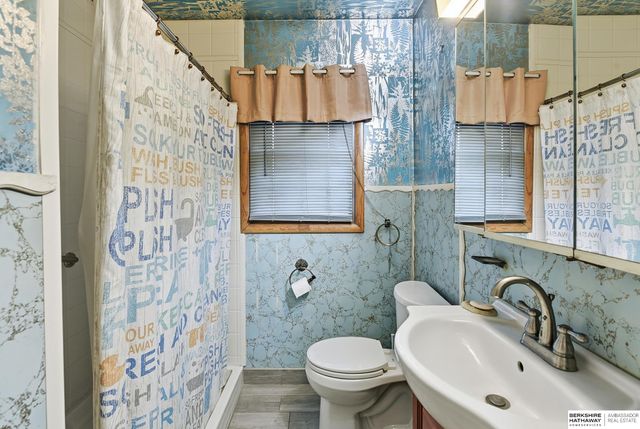 5328 N 48th Avenue, Omaha, NE 68104