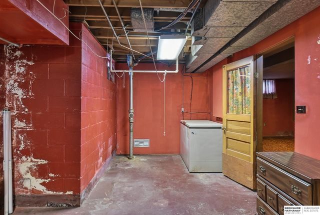 5328 N 48th Avenue, Omaha, NE 68104