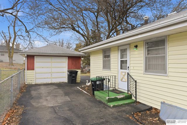 5328 N 48th Avenue, Omaha, NE 68104