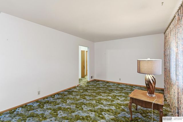 5328 N 48th Avenue, Omaha, NE 68104