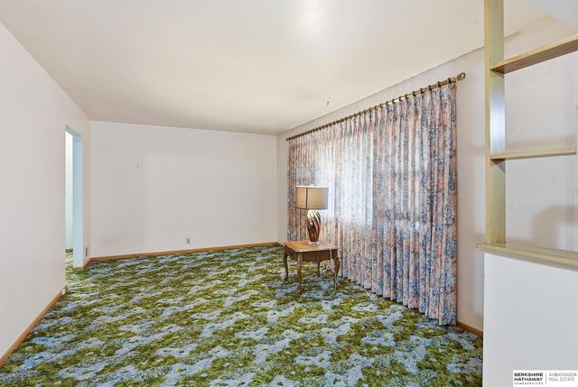 5328 N 48th Avenue, Omaha, NE 68104