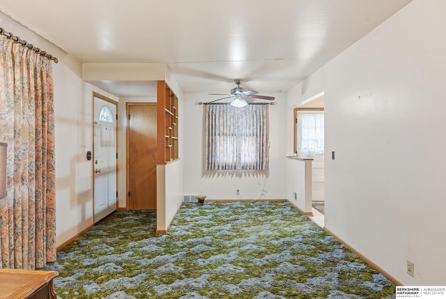 5328 N 48th Avenue, Omaha, NE 68104