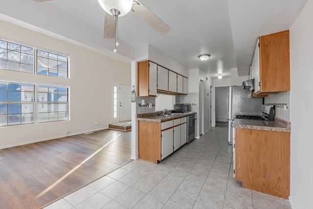 237 Acorn Drive, Streamwood, IL 60107