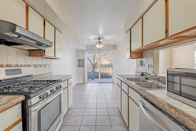 237 Acorn Drive, Streamwood, IL 60107