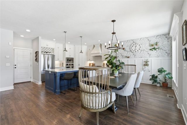 3904 SW Stoney Brook Drive, Lee's Summit, MO 64082