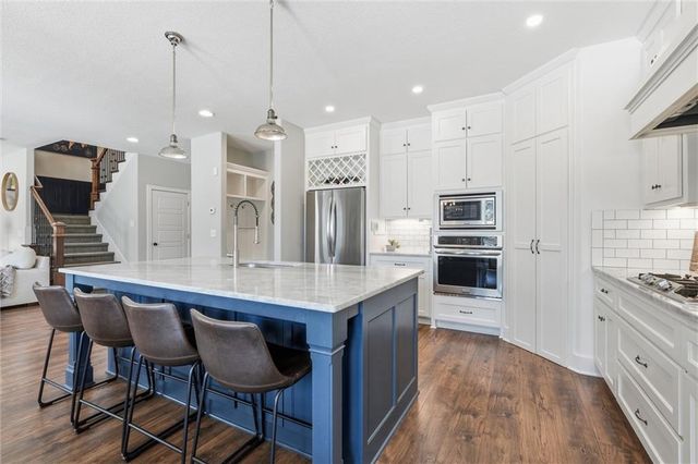 3904 SW Stoney Brook Drive, Lee's Summit, MO 64082