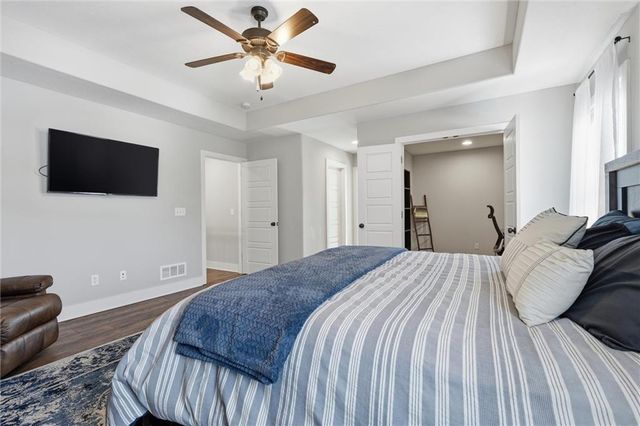 3904 SW Stoney Brook Drive, Lee's Summit, MO 64082