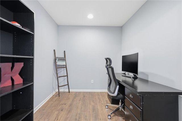 3904 SW Stoney Brook Drive, Lee's Summit, MO 64082