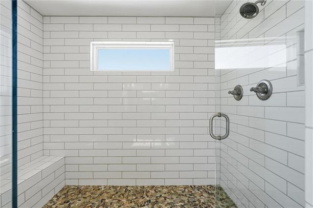 3904 SW Stoney Brook Drive, Lee's Summit, MO 64082