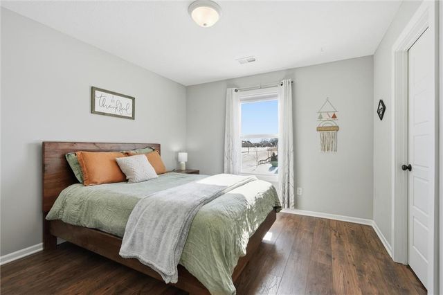 3904 SW Stoney Brook Drive, Lee's Summit, MO 64082