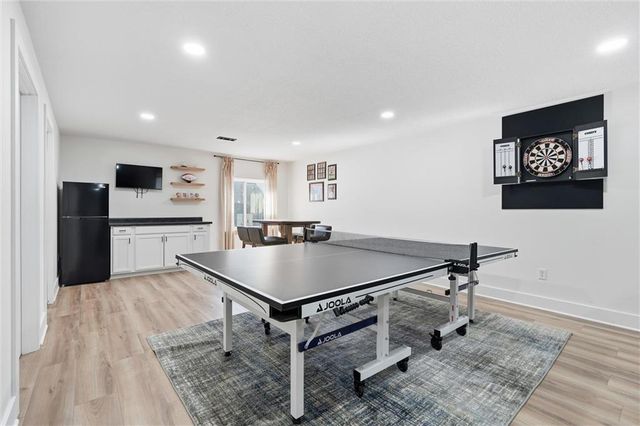 3904 SW Stoney Brook Drive, Lee's Summit, MO 64082