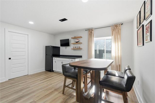 3904 SW Stoney Brook Drive, Lee's Summit, MO 64082