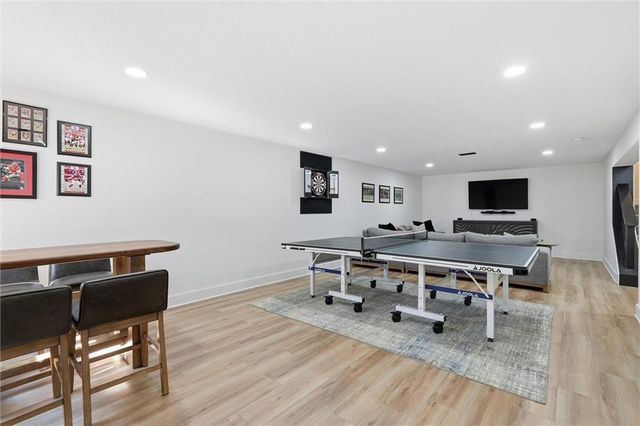 3904 SW Stoney Brook Drive, Lee's Summit, MO 64082