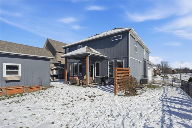 3904 SW Stoney Brook Drive, Lee's Summit, MO 64082