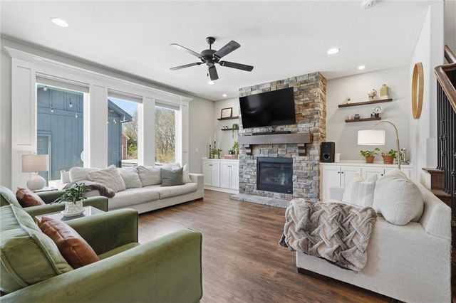 3904 SW Stoney Brook Drive, Lee's Summit, MO 64082