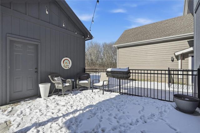 3904 SW Stoney Brook Drive, Lee's Summit, MO 64082