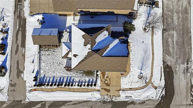 3904 SW Stoney Brook Drive, Lee's Summit, MO 64082