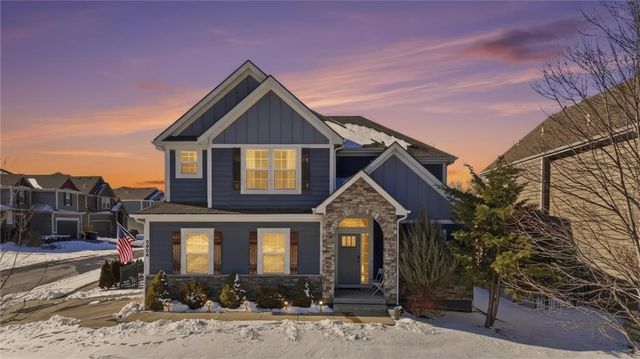 3904 SW Stoney Brook Drive, Lee's Summit, MO 64082