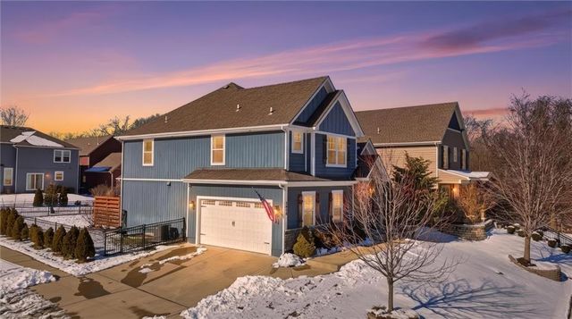 3904 SW Stoney Brook Drive, Lee's Summit, MO 64082