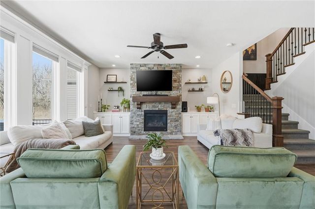 3904 SW Stoney Brook Drive, Lee's Summit, MO 64082