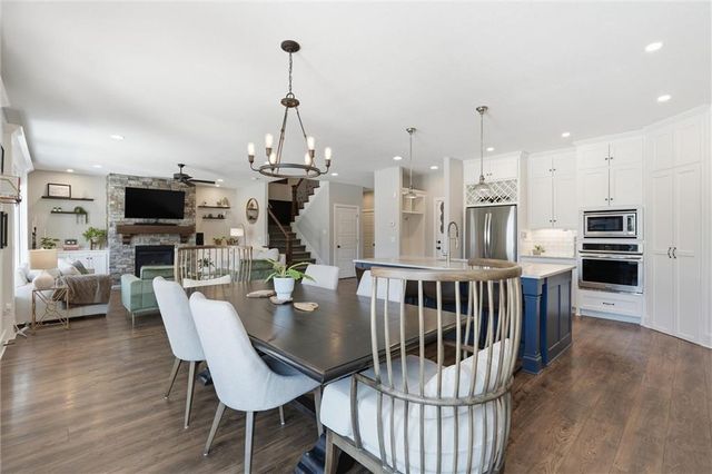 3904 SW Stoney Brook Drive, Lee's Summit, MO 64082