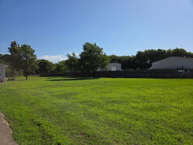 27513 State Highway 56, Whitesboro, TX 76273
