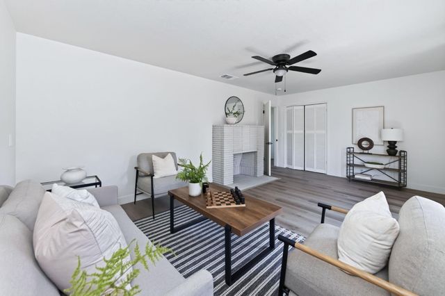 210 Sunnyside Avenue, Clovis, CA 93611