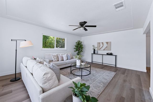 210 Sunnyside Avenue, Clovis, CA 93611