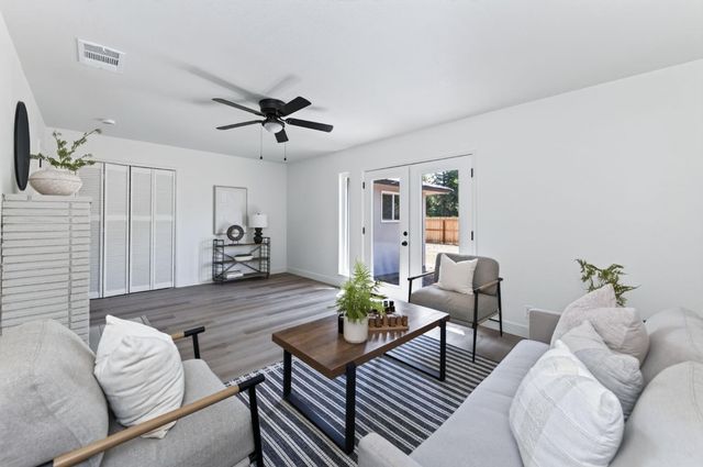 210 Sunnyside Avenue, Clovis, CA 93611