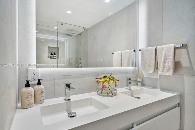 2301 Collins Avenue 902, Miami Beach, FL 33139