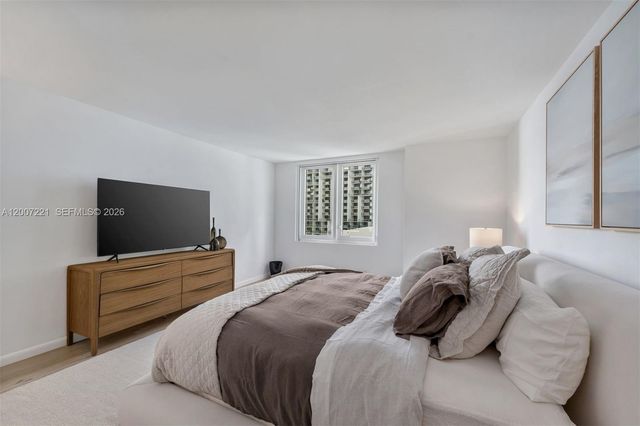 2301 Collins Avenue 902, Miami Beach, FL 33139