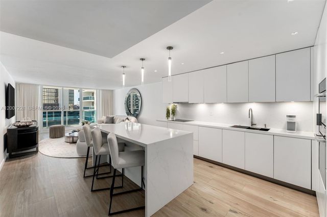 2301 Collins Avenue 902, Miami Beach, FL 33139