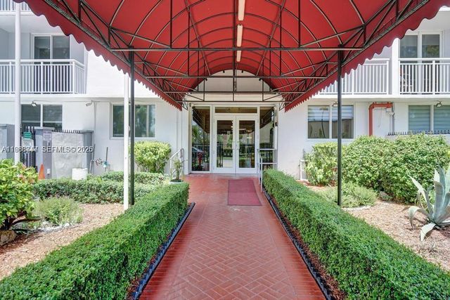 1251 NE 108th St 411, Miami, FL 33161