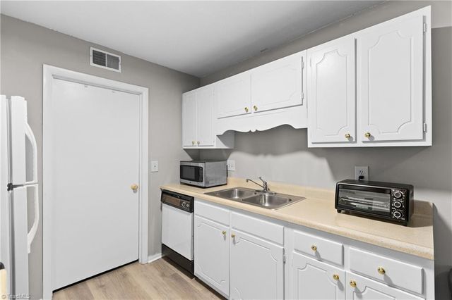 2250 Sunderland Road 23B, Winston-salem, NC 27103