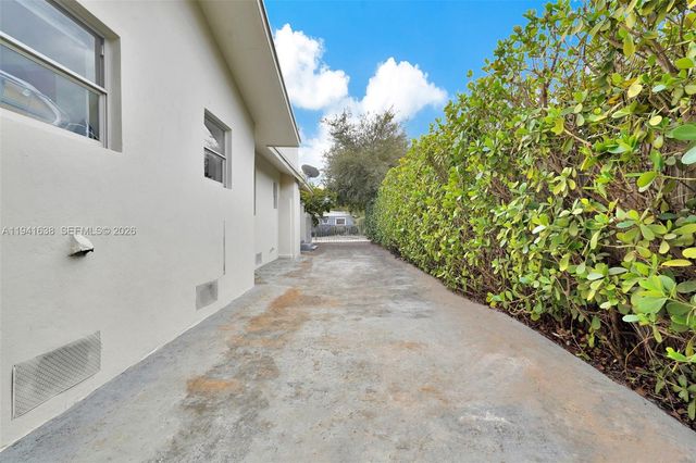 37 NW 47th St, Miami, FL 33127