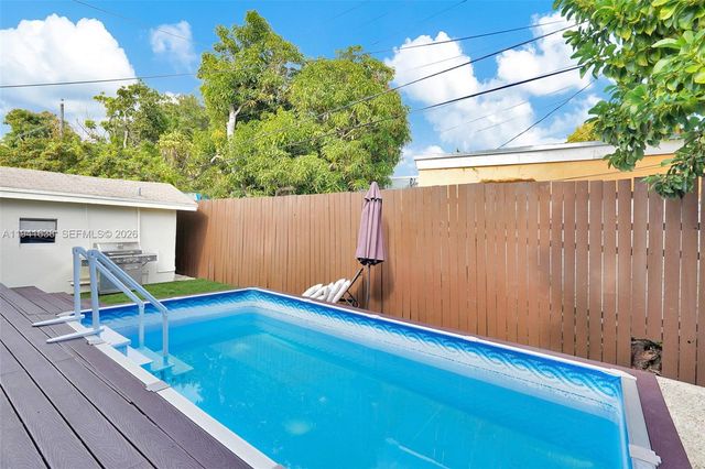 37 NW 47th St, Miami, FL 33127