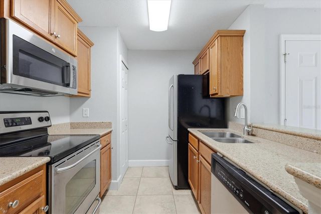4053 CROCKERS LAKE BOULEVARD 14, Sarasota, FL 34238