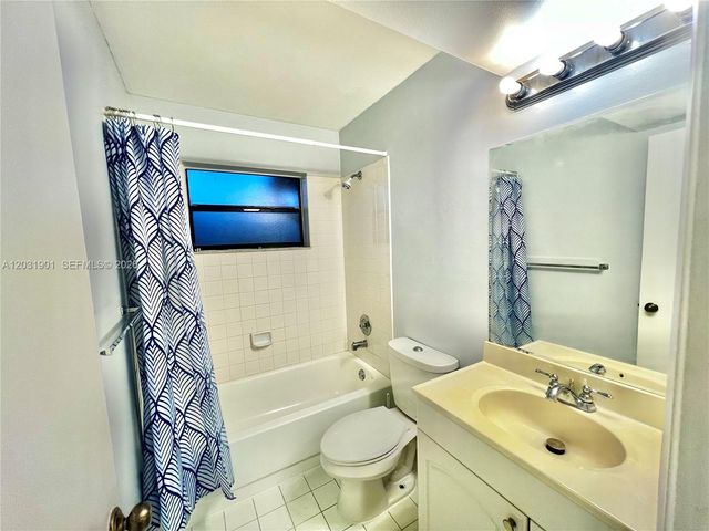 10002 Winding Lake Rd 203, Sunrise, FL 33351