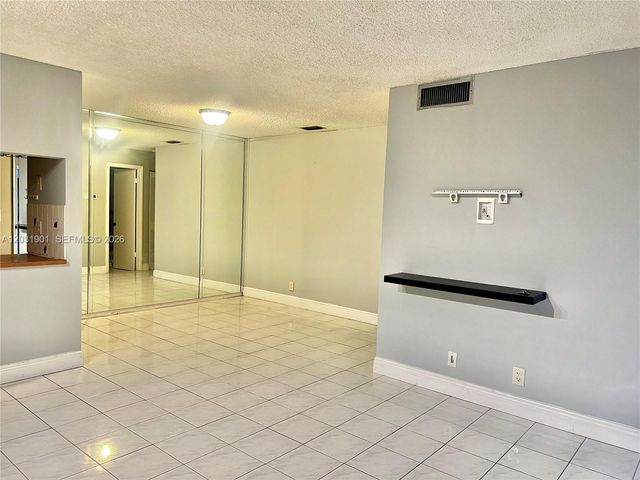 10002 Winding Lake Rd 203, Sunrise, FL 33351