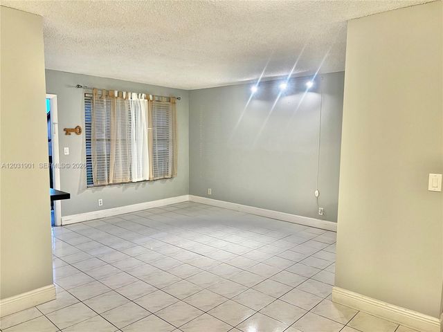 10002 Winding Lake Rd 203, Sunrise, FL 33351