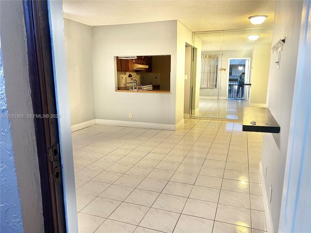 10002 Winding Lake Rd 203, Sunrise, FL 33351