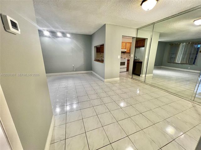 10002 Winding Lake Rd 203, Sunrise, FL 33351