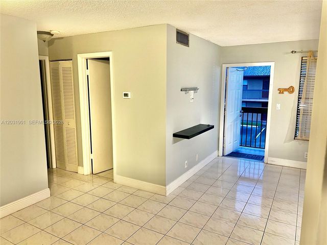 10002 Winding Lake Rd 203, Sunrise, FL 33351