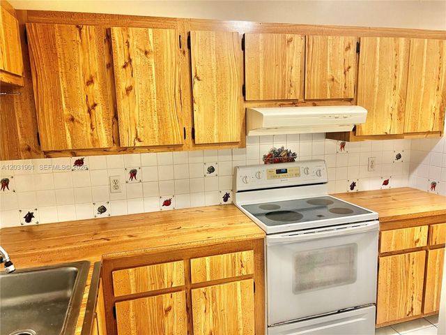 10002 Winding Lake Rd 203, Sunrise, FL 33351