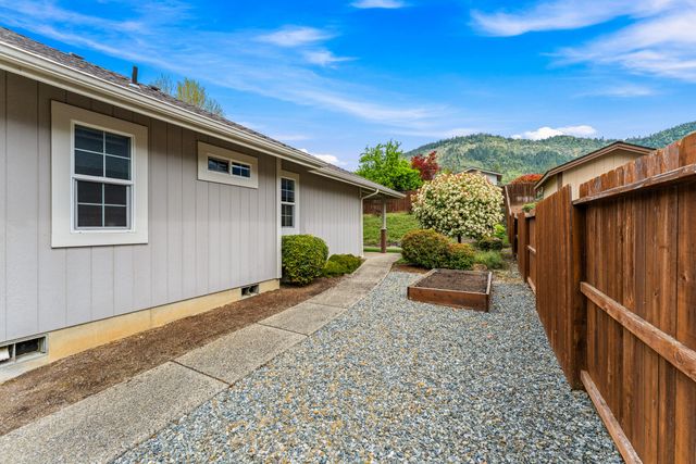 2317 SE Overland Drive, Grants Pass, OR 97527