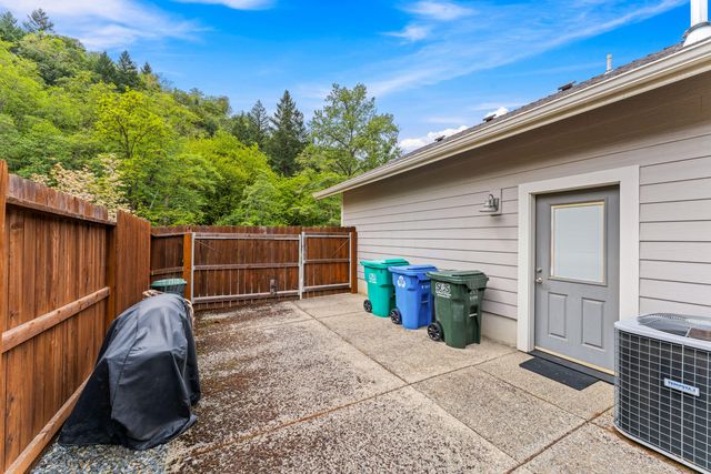 2317 SE Overland Drive, Grants Pass, OR 97527