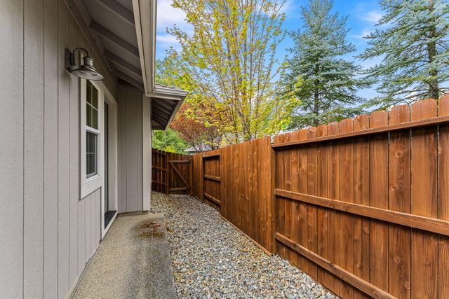 2317 SE Overland Drive, Grants Pass, OR 97527