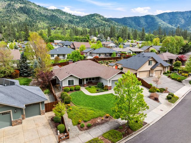 2317 SE Overland Drive, Grants Pass, OR 97527